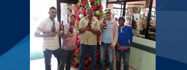 Entrega de detalles navide&ntilde;os en Diciembre.
