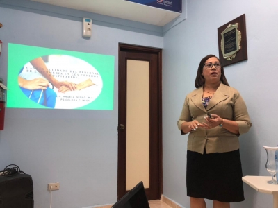 Charla educativa acerca  del Manejo y cuidados del personal de enfermer&iacute;a en los centros hospitalarios.